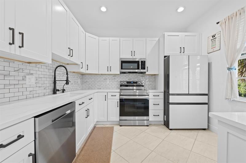 Image 4 of 18 For 6951 Lakeside Circle N  216-2