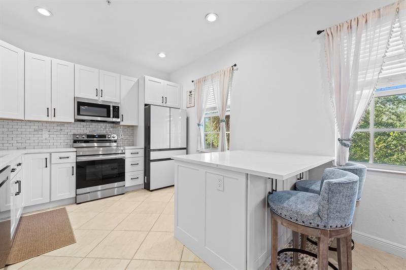 Image 5 of 18 For 6951 Lakeside Circle N  216-2