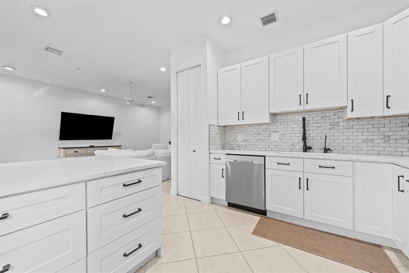 Image 6 of 18 For 6951 Lakeside Circle N  216-2