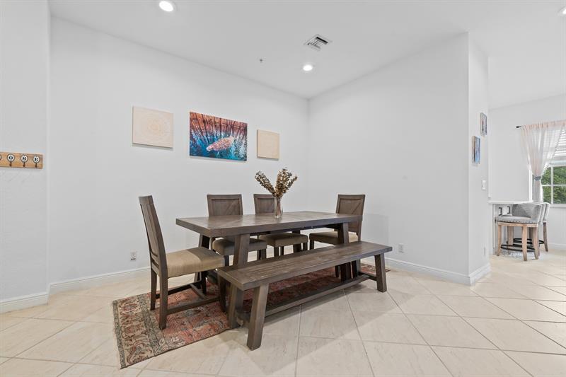 Image 7 of 18 For 6951 Lakeside Circle N  216-2