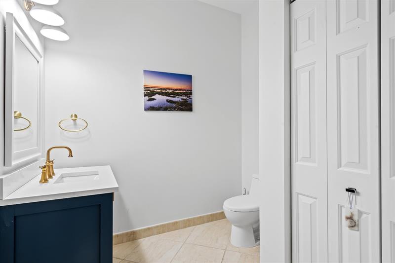Image 9 of 18 For 6951 Lakeside Circle N  216-2