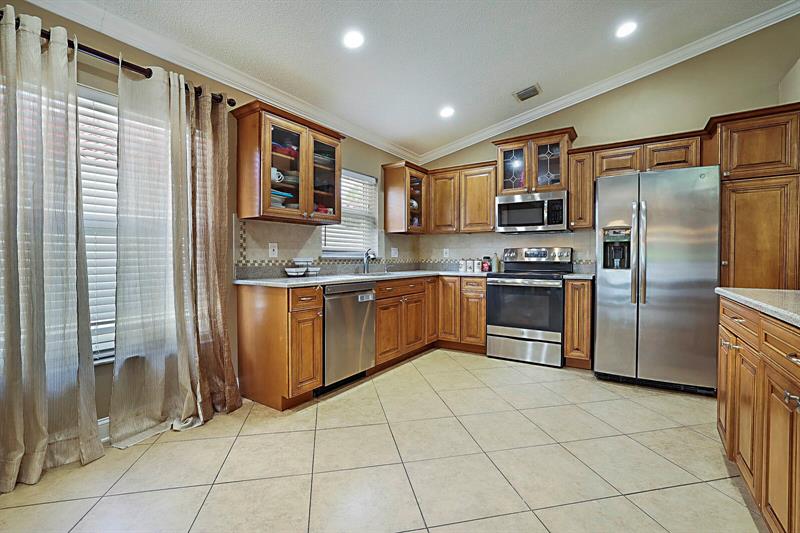 Image 11 of 51 For 18643 15th St