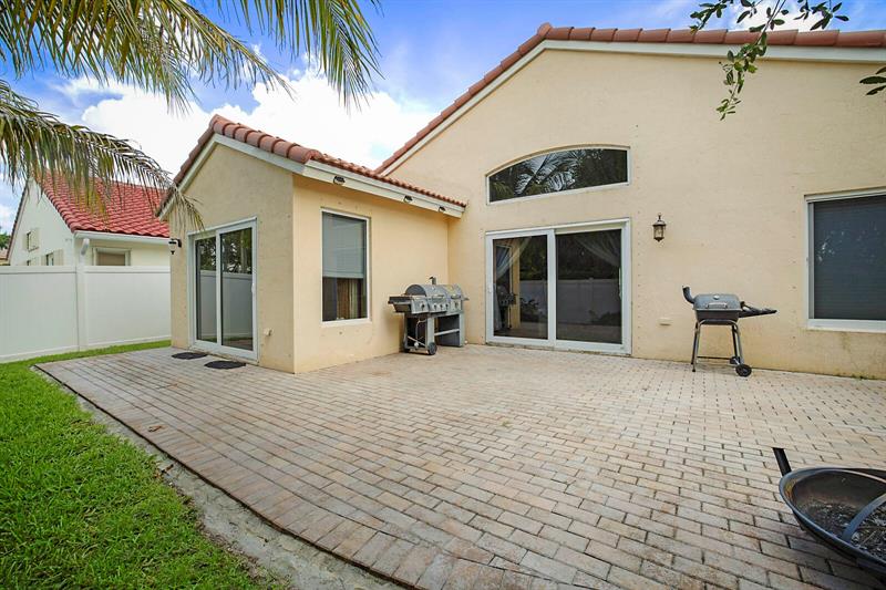 Image 33 of 51 For 18643 15th St