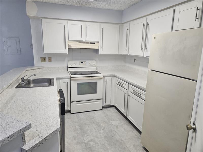 Image 6 of 19 For 2445 18th Ter  1003