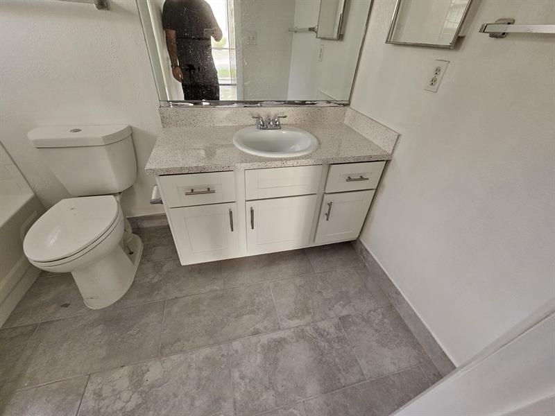 Image 9 of 19 For 2445 18th Ter  1003