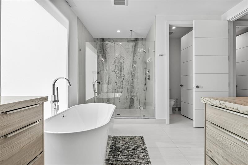 Image 14 of 34 For 244 Garden Ct  244