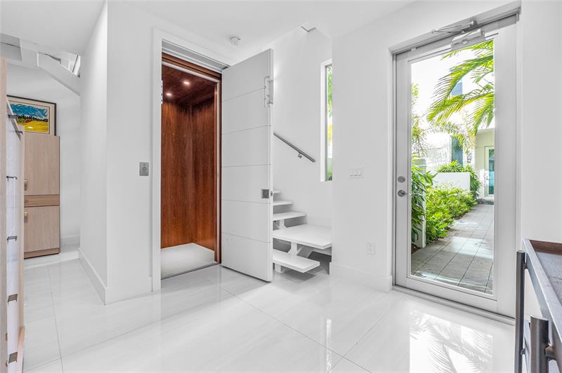 Image 21 of 34 For 244 Garden Ct  244