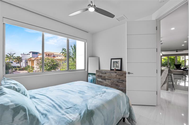 Image 25 of 34 For 244 Garden Ct  244