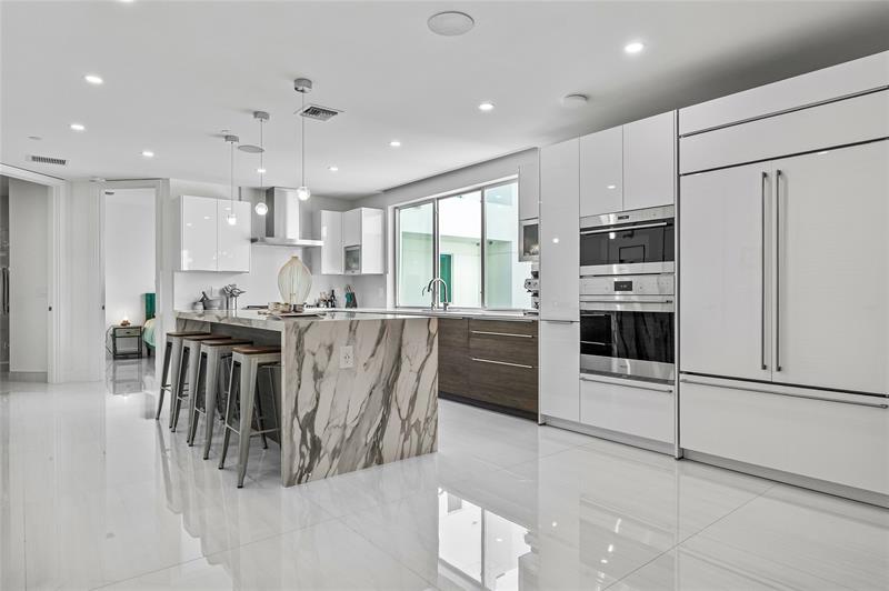 Image 7 of 34 For 244 Garden Ct  244