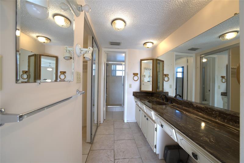 Details for 4270 40th St  206, Lauderdale Lakes, FL 33319