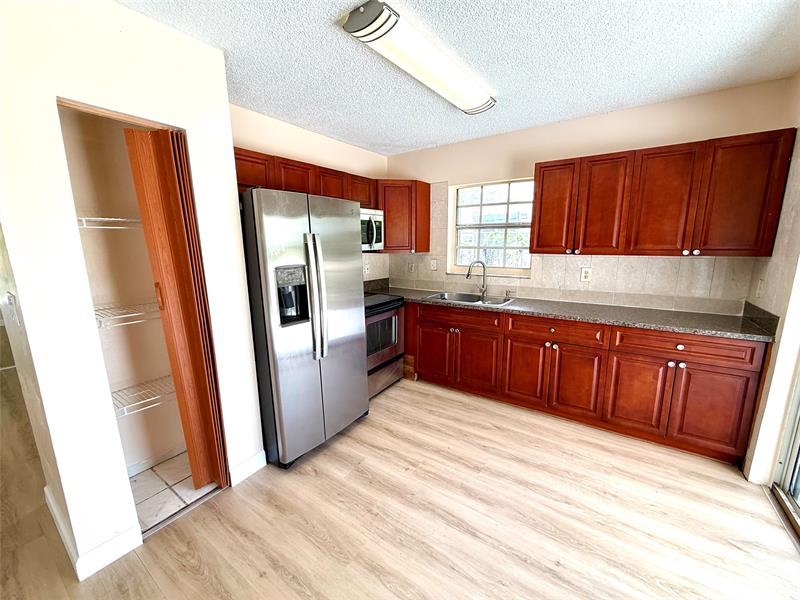 Image 5 of 11 For 20751 30th Ct