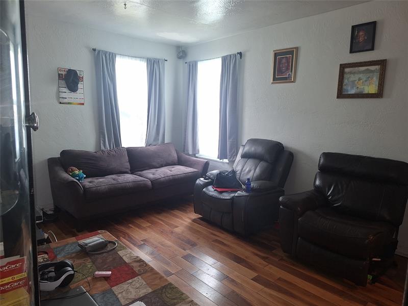 Image 6 of 19 For 2119 Plunkett St