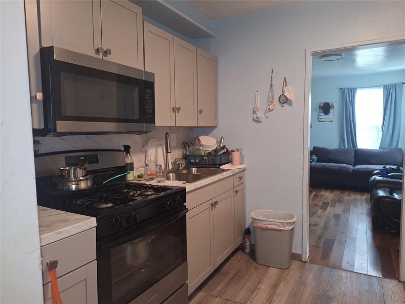 Image 7 of 19 For 2119 Plunkett St