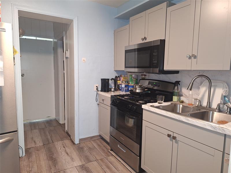 Image 8 of 19 For 2119 Plunkett St
