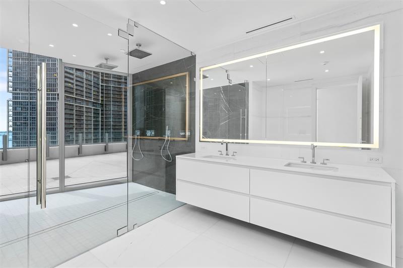Image 12 of 19 For 300 Biscayne Blvd Way  1507