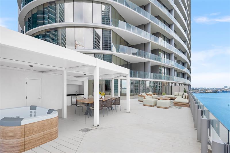 Image 5 of 19 For 300 Biscayne Blvd Way  1507