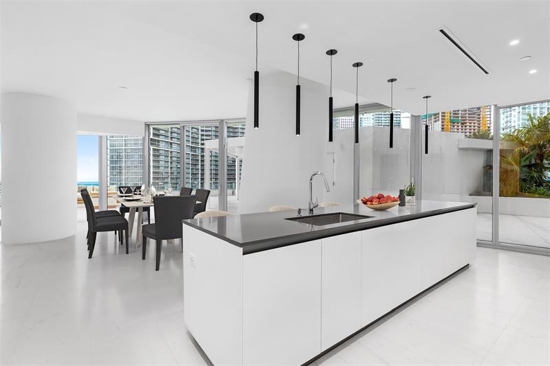 Image 9 of 19 For 300 Biscayne Blvd Way  1507
