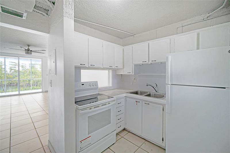 Image 14 of 40 For 2980 Point East Dr  D206