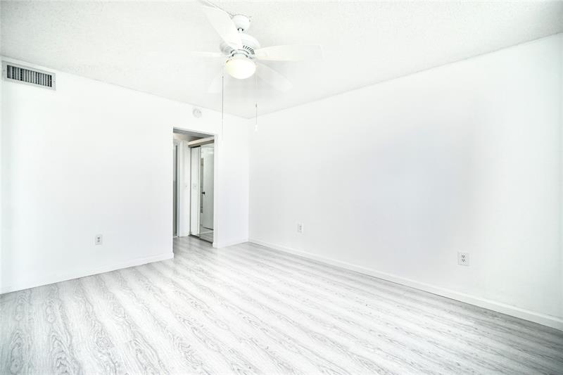 Image 19 of 40 For 2980 Point East Dr  D206