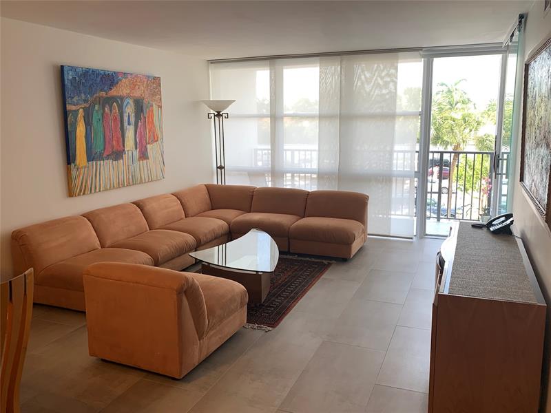 Image 11 of 16 For 1000 Parkview Dr  319