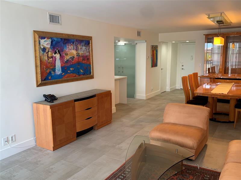 Image 3 of 16 For 1000 Parkview Dr  319