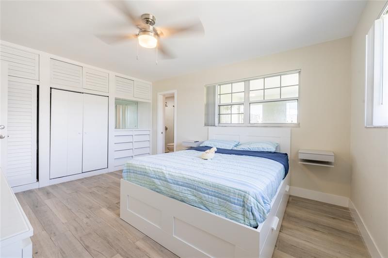Image 12 of 38 For 920 16th Ct  