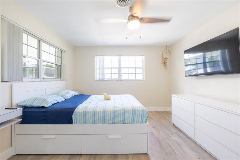 Image 14 of 38 For 920 16th Ct  