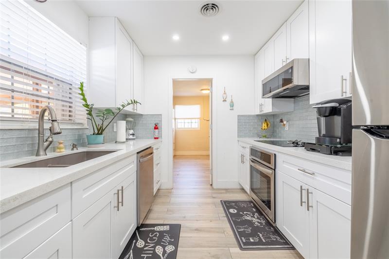 Image 16 of 38 For 920 16th Ct  