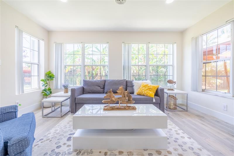 Image 19 of 38 For 920 16th Ct  