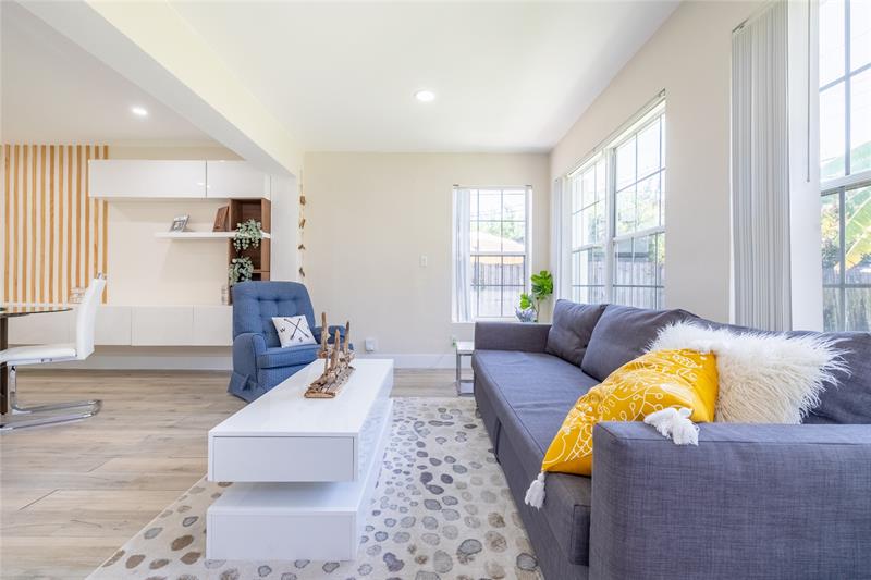 Image 20 of 38 For 920 16th Ct  