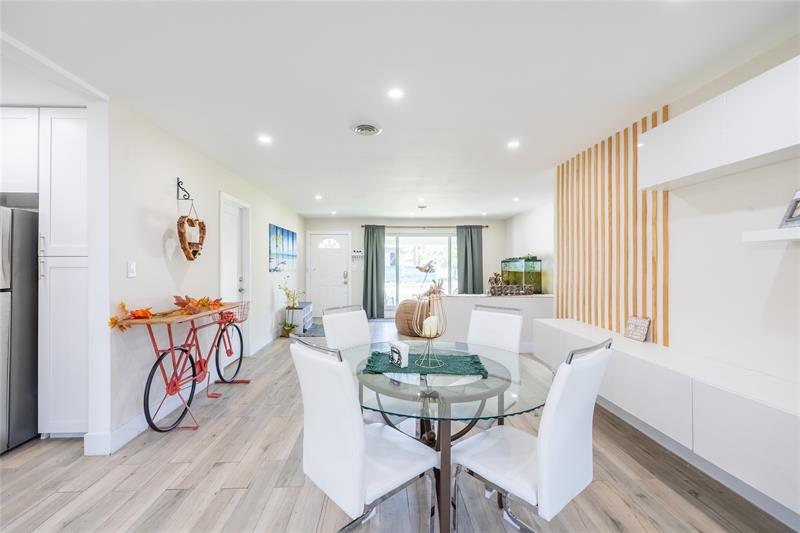 Image 21 of 38 For 920 16th Ct  