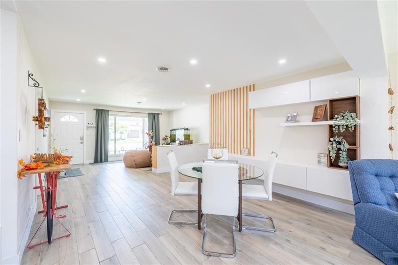 Image 22 of 38 For 920 16th Ct  
