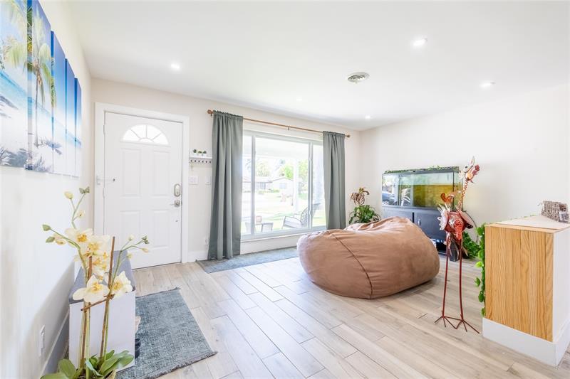 Image 24 of 38 For 920 16th Ct  