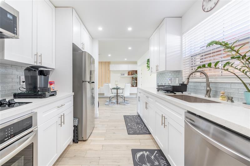 Image 28 of 38 For 920 16th Ct  
