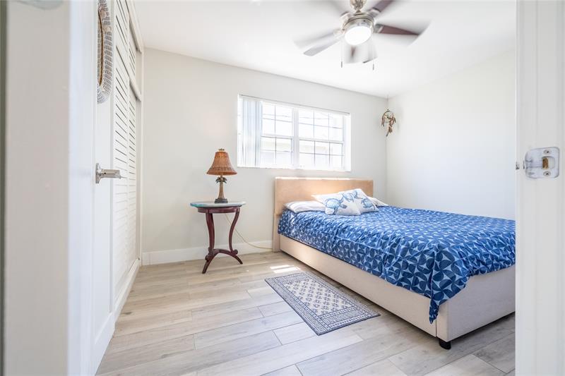 Image 6 of 38 For 920 16th Ct  
