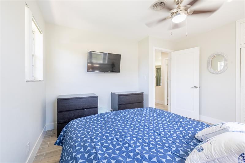 Image 7 of 38 For 920 16th Ct  