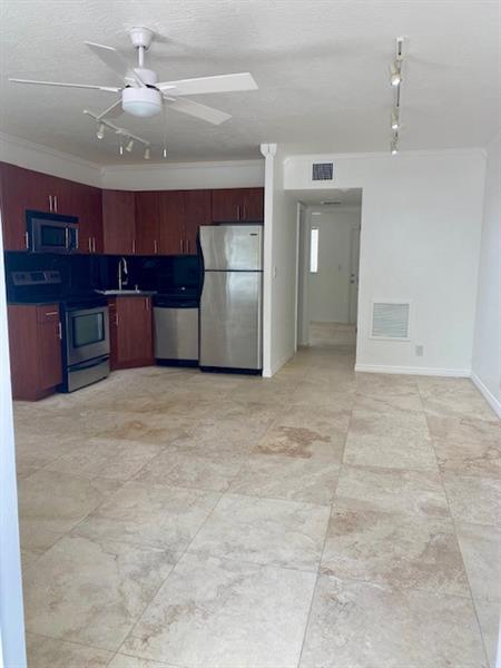 Image 3 of 15 For 1872 46th St  D2