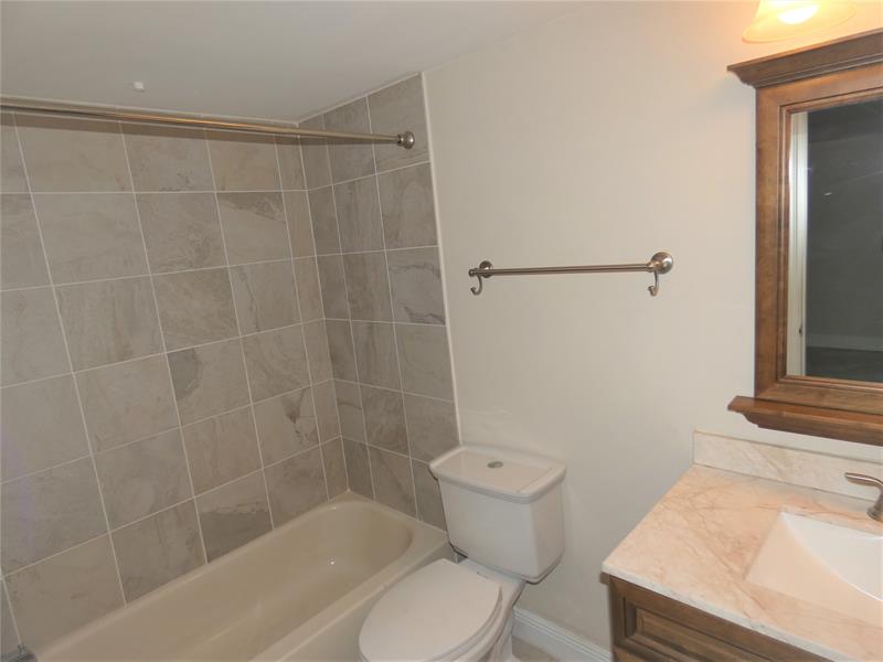 Image 13 of 24 For 1455 Holly Heights Dr  9