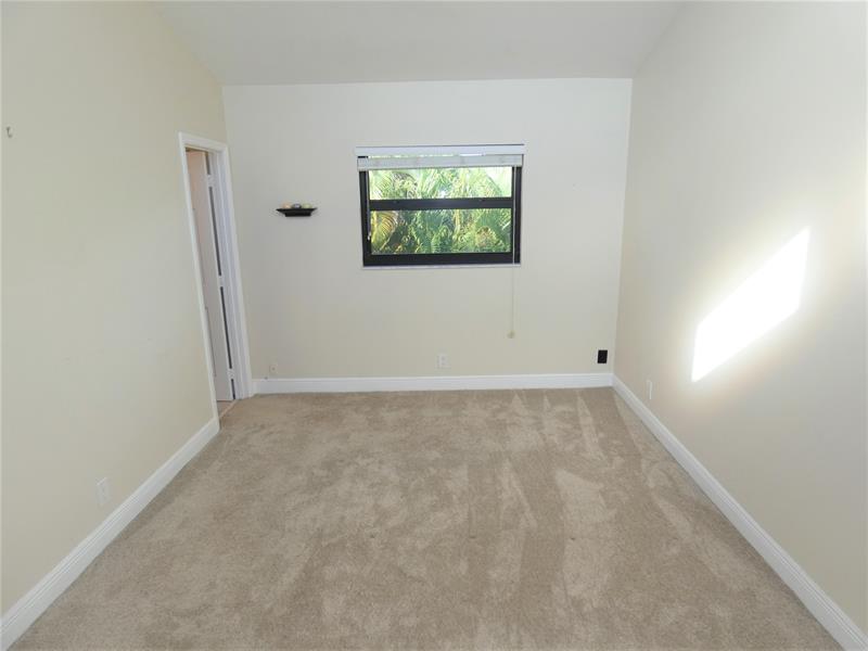 Image 17 of 24 For 1455 Holly Heights Dr  9