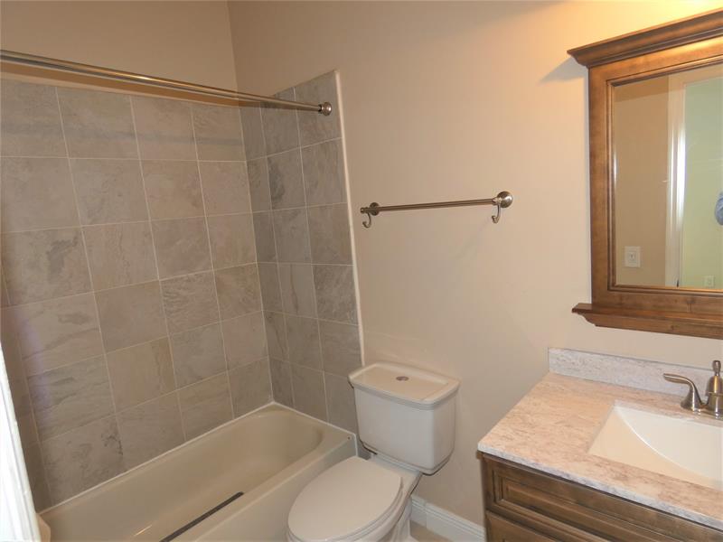 Image 19 of 24 For 1455 Holly Heights Dr  9