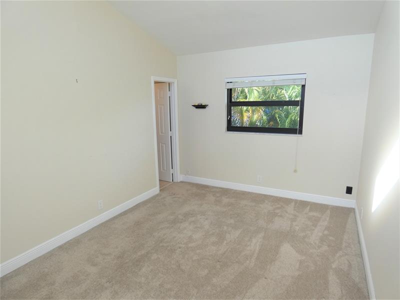 Image 21 of 24 For 1455 Holly Heights Dr  9
