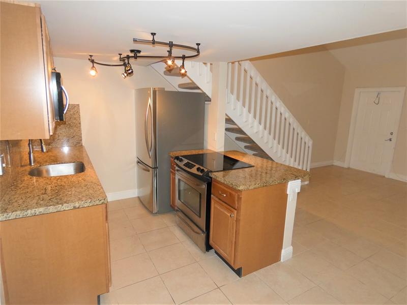 Image 8 of 24 For 1455 Holly Heights Dr  9