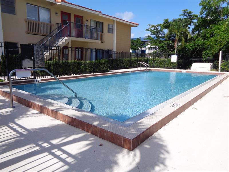 Image 4 of 16 For 2651 Riverside Dr  1