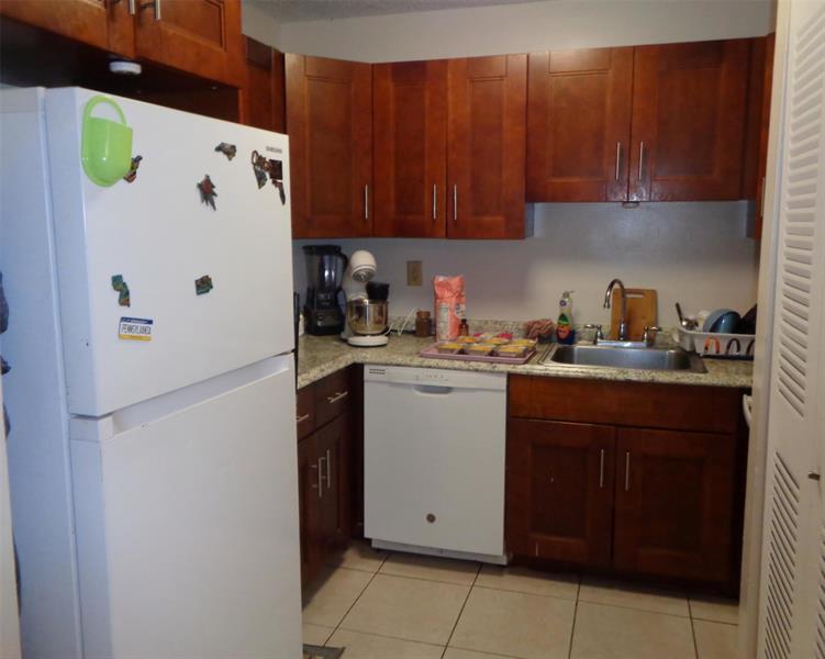 Image 8 of 16 For 2651 Riverside Dr  1