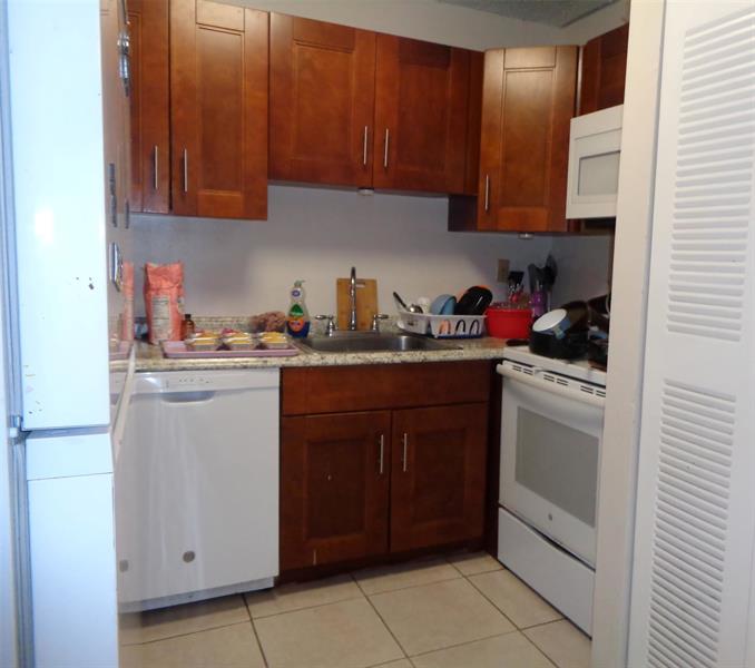 Image 9 of 16 For 2651 Riverside Dr  1
