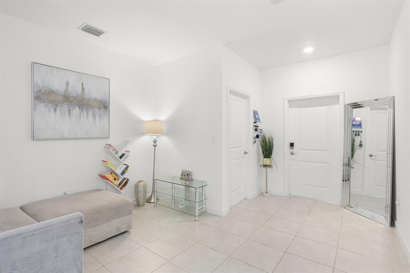 Image 10 of 36 For 20350 6th Pl