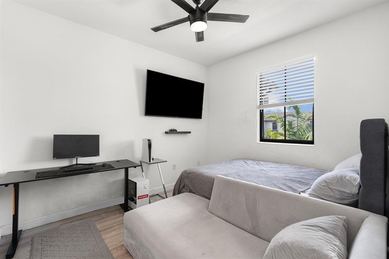 Image 12 of 36 For 20350 6th Pl