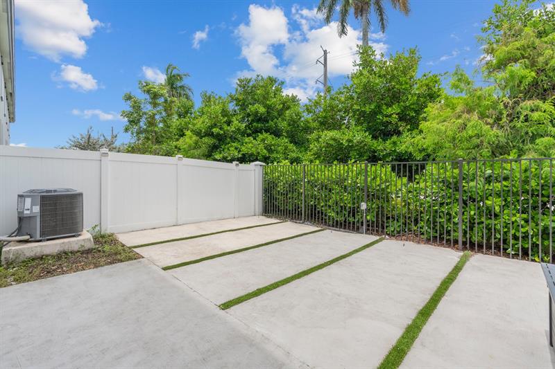 Image 16 of 36 For 20350 6th Pl