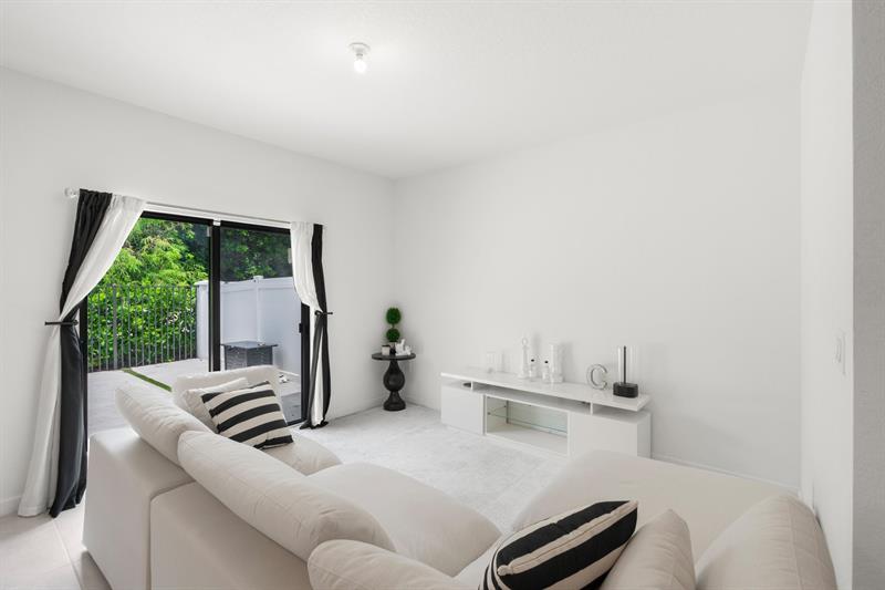 Image 18 of 36 For 20350 6th Pl