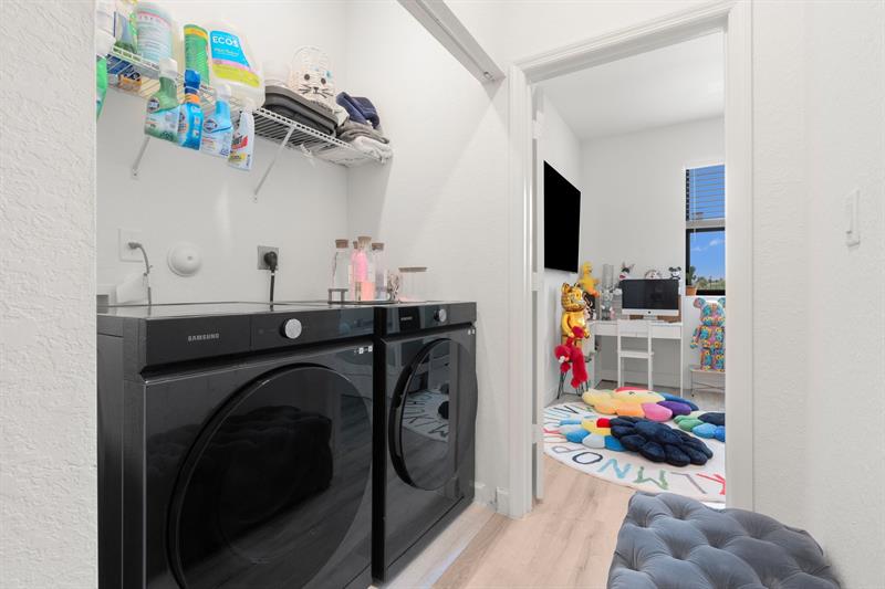 Image 24 of 36 For 20350 6th Pl